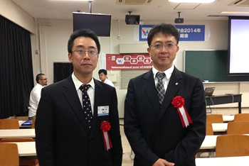 受賞した斉藤助教(左)と土屋教授(右)